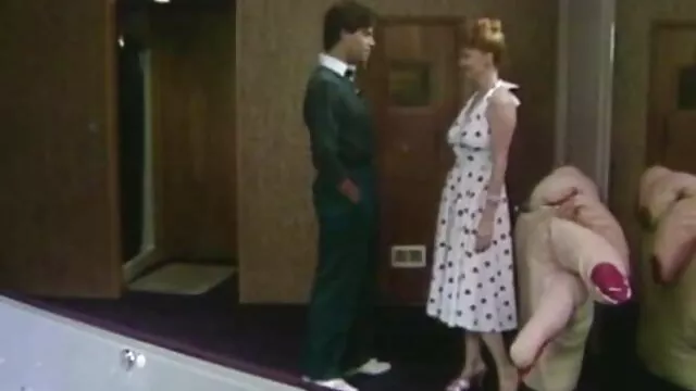 ホットロールの上に泣いている女性 無料 セックス 動画 女性 向け