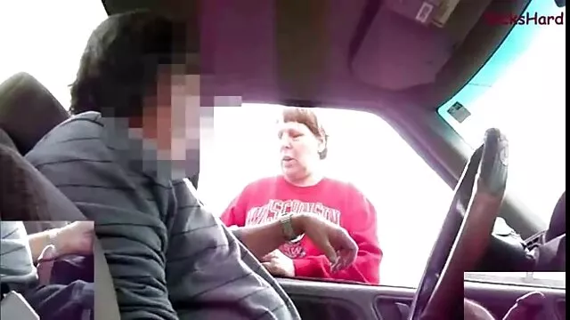 彼はブランドの新しい国の贈り物に落ちた 一人 エッチ 用 動画